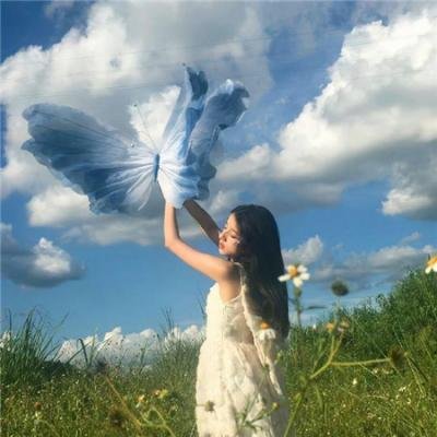 触碰的双手